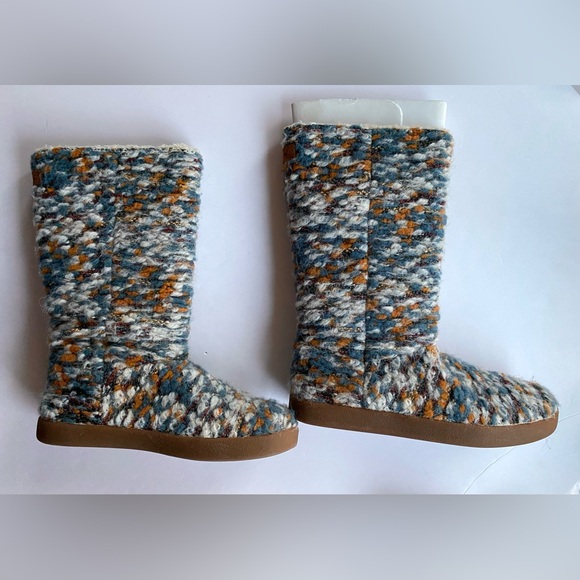 Women’s Size 8 Toasty Tails Wool Boots - Picture 2 of 5